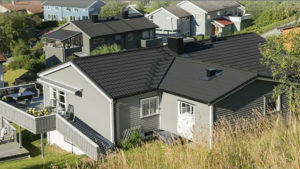 tejado de una casa al estilo evoq negro